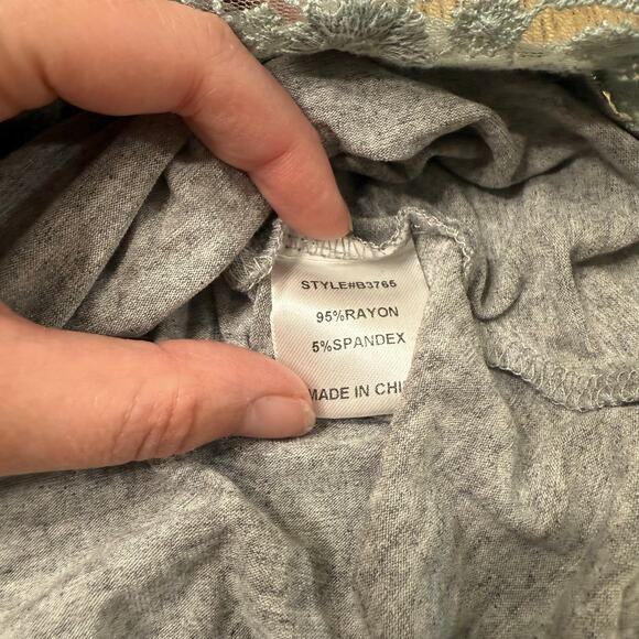 Jodifl Medium Gray Crochet Lace V-neck Handkerchief Hem Tank Top - Picture 7 of 8